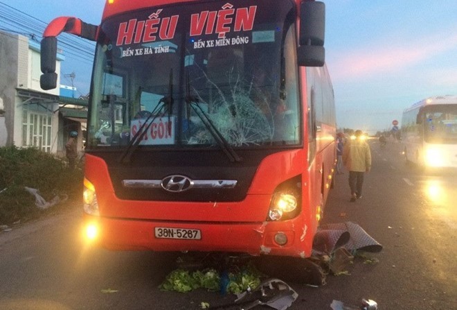Vụ tai nạn ở Bình Thuận sáng 1/1 làm một người tử vong. 