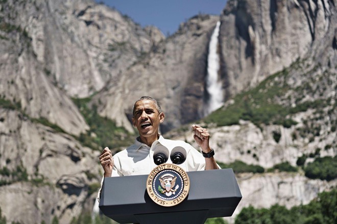 Ông Obama đã dành những tháng cuối cùng của mình để giữ gìn các thành quả của mình trong cuộc chiến chống biến đổi khí hậu và bảo vệ môi trường. Ảnh: Reuters.