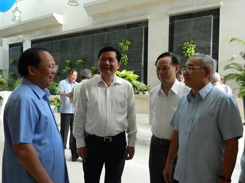 Bí thư Thành uỷ Đinh La Thăng tại buổi gặp mặt các lãnh đạo.
