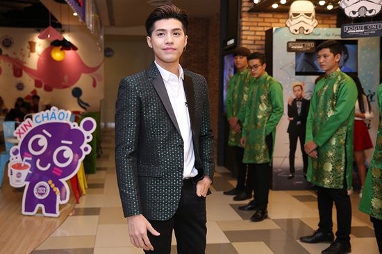 Noo Phước Thịnh là một trong bốn HLV của The Voice 2017.