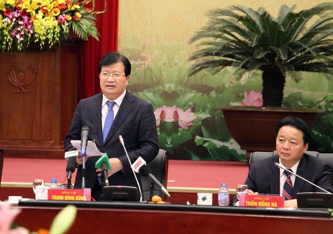 Phó thủ tướng Trịnh Đình Dũng phát biểu tại hội nghị trực tuyến ngành tài nguyên môi trường sáng 9/1. 