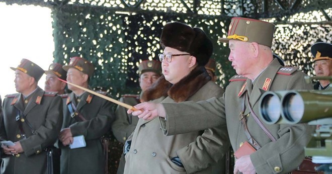 Lãnh đạo Triều Tiên Kim Jong un thị sát một cuộc tập trận của quân đội Triều Tiên. Ảnh: Reuters.