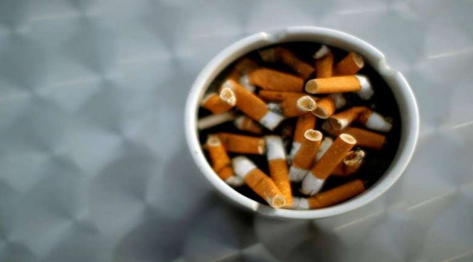 Hút thuốc khiến toàn cầu tổn thất 1 nghìn tỉ USD/năm, theo nghiên cứu mới đây - Ảnh: REUTERS