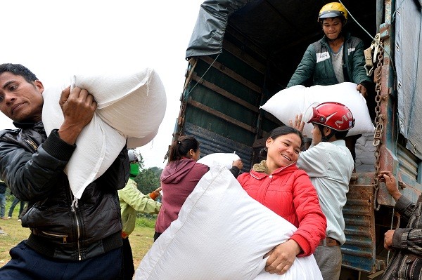 Thủ tướng chỉ đạo hỗ trợ hơn 10.000 tấn gạo cho 12 tỉnh