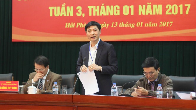 Chánh văn phòng UBND TP Hải Phòng Nguyễn Kim Pha (giữa) thông tin về các hoạt động thành phố sẽ triển khai trong dịp xuân Đinh Dậu 2017