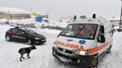 Công tác giải cứu những nạn nhân mất tích gặp nhiều khó khăn do tuyết rơi dày và thời tiết lạnh giá. Ảnh: BBC.