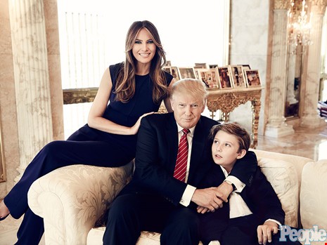 Vợ chồng Tổng thống Mỹ Donald Trump và con trai Baron. 
