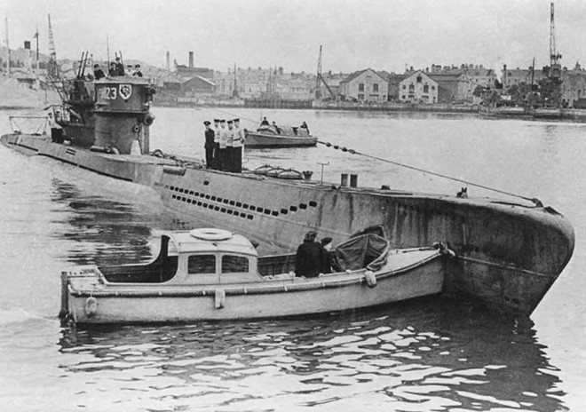 Tàu ngầm U-boat của Đức quốc xã rời cảng làm nhiệm vụ. Ảnh: Padresteve