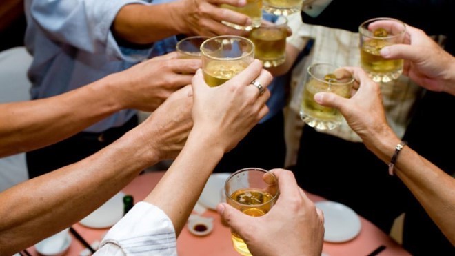 Uống rượu bia, nước ngọt là một phần không thể thiếu trong các dịp lễ Tết. Ảnh: Foxnews. 