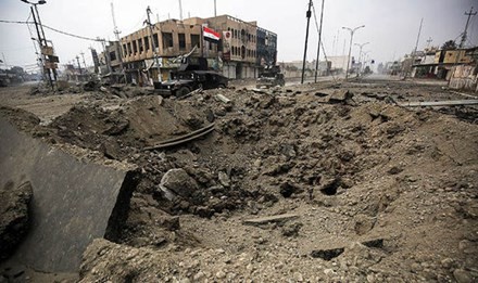 Hiện trường một vụ đặt bom ven đường do Abu Abdullah tiến hành trước đó.