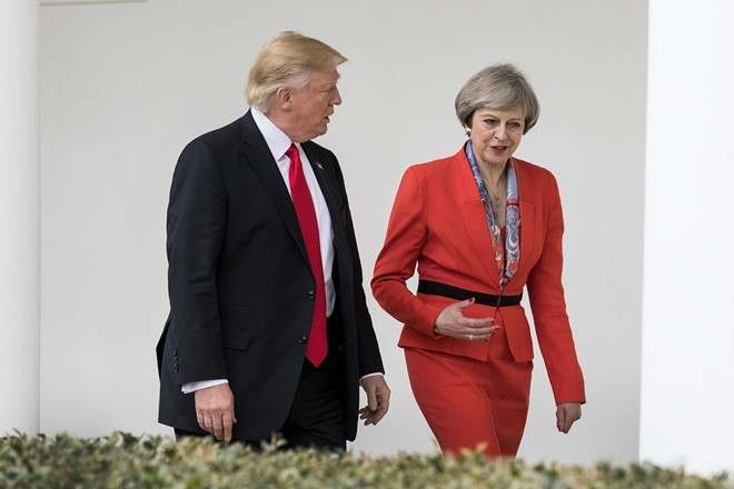 Ngay sau khi Tổng thống Trump nhậm chức, thủ tướng Anh đã nhanh chóng đến Mỹ để tìm kiếm một thỏa thuận thương mại. Ảnh: AFP.