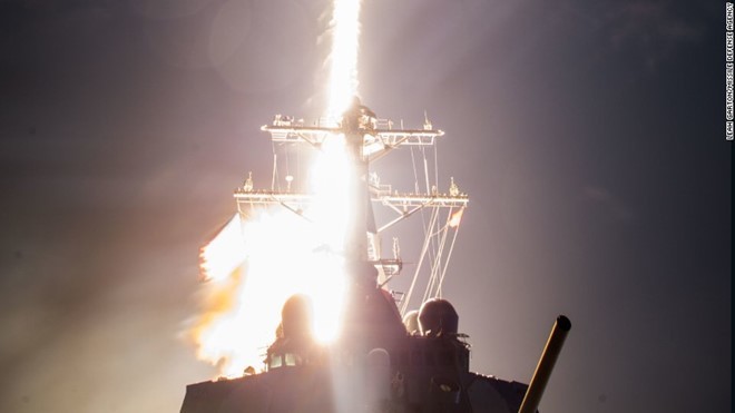 Tên lửa đánh chặn SM-3, lô IIA phóng đi từ tàu khu trục Aegis đêm 3/2. Ảnh: CNN