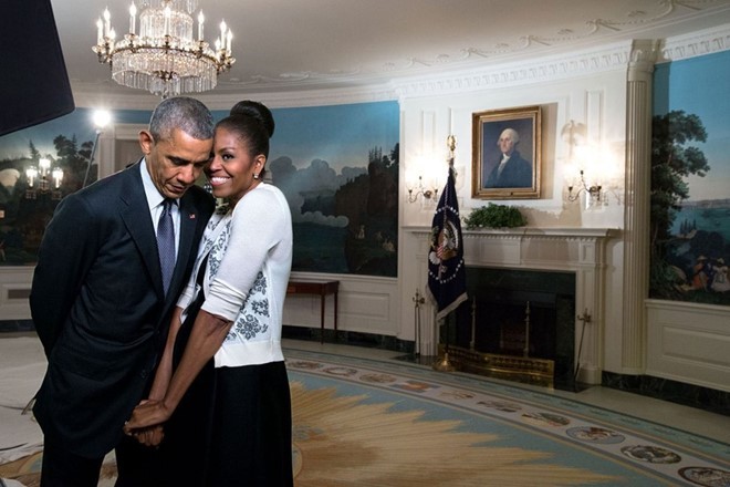 Bức ảnh chụp chung với vợ được ông Obama chia sẻ trên Twitter vào Lễ Tình nhân. Ảnh: Twitter Obama.