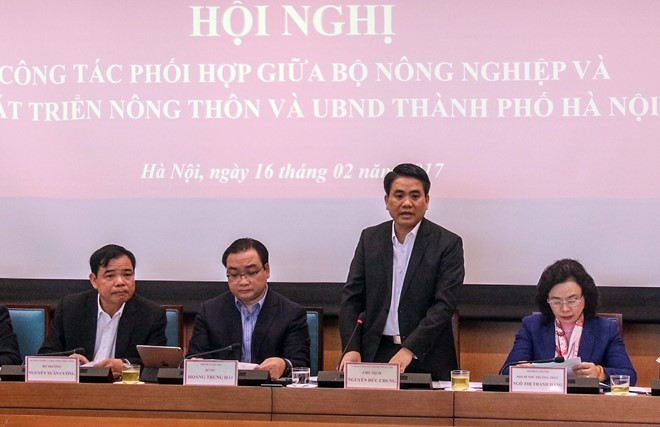 Chủ tịch UBND Hà Nội Nguyễn Đức Chung phát biểu tại buổi làm việc sáng 16/12. 