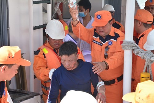 Công tác cứu nạn các ngư dân sau sự cố