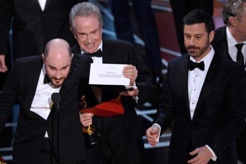 Oscar 2017 gây sốc khi công bố nhầm giải lớn nhất