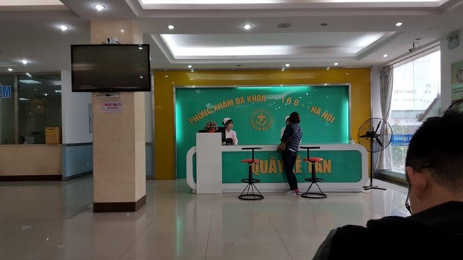 Trong sáng 7/3, Phòng khám 168 Hà Nội vẫn mở cửa đón bệnh nhân. Tuy nhiên tới chiều nay, Sở Y tế Hà Nội đã đình chỉ hoạt động của phòng khám. 