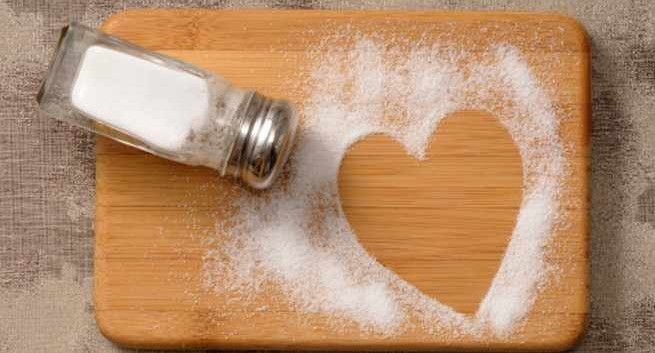 Nếu ăn ít muối, có thể làm tăng nguy cơ suy tim. 