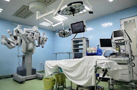 Robot phẫu thuật thành công 66 ca ung thư
