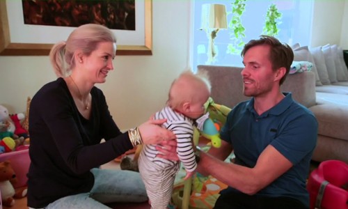 Vợ chồng mới có con ở Na Uy có thể nghỉ gần một năm hưởng nguyên lương. Ảnh: BBC