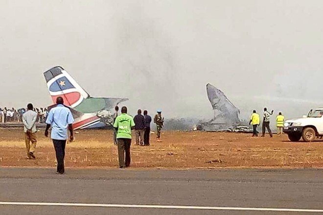 Hiện trường máy bay rơi ở Nam Sudan. Ảnh: Express.