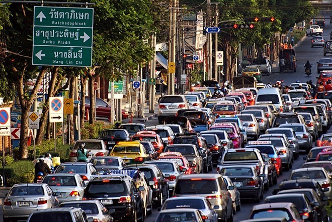 Người dân Bangkok đang đối mặt với tình trạng ùn tắc giao thông trầm trọng, với lượng ôtô ngày càng tăng trong khi không gian đi lại không thể đáp ứng. Ảnh: bangkokexpatlife.com.