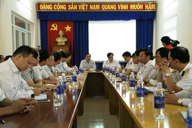 Cục hàng hải Việt Nam tổ chức cuộc khẩn với các lực lượng liên quan để bàn phương án tìm kiếm, cứu nạn. 