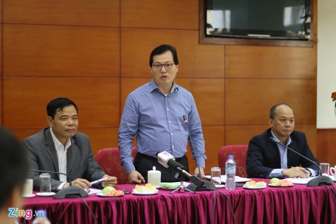 Đại sứ Dương Chí Dũng (giữa) và Bộ trưởng Nguyễn Xuân Cường (bên trái) tại buổi gặp gỡ chiều 30/3. 