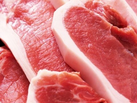 Ngân hàng Thế giới (WB) công bố mẫu thịt lợn lấy tại Hà Nội và TP.HCM cho thấy 30-40% kết quả mẫu nhiễm khuẩn salmonella (gây tiêu chảy), do lò mổ cùng hệ thống bảo quản không đảm báo. Ảnh minh họa.