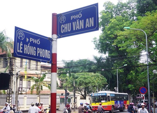 Từ năm 2015, khi quỹ tên đường phố của thủ đô cạn kiệt, chuyên gia đô thị đã cho rằng Hà Nội nên đặt tên đường phố theo chữ số, chữ cái và địa danh để khắc phục tình trạng trên. 