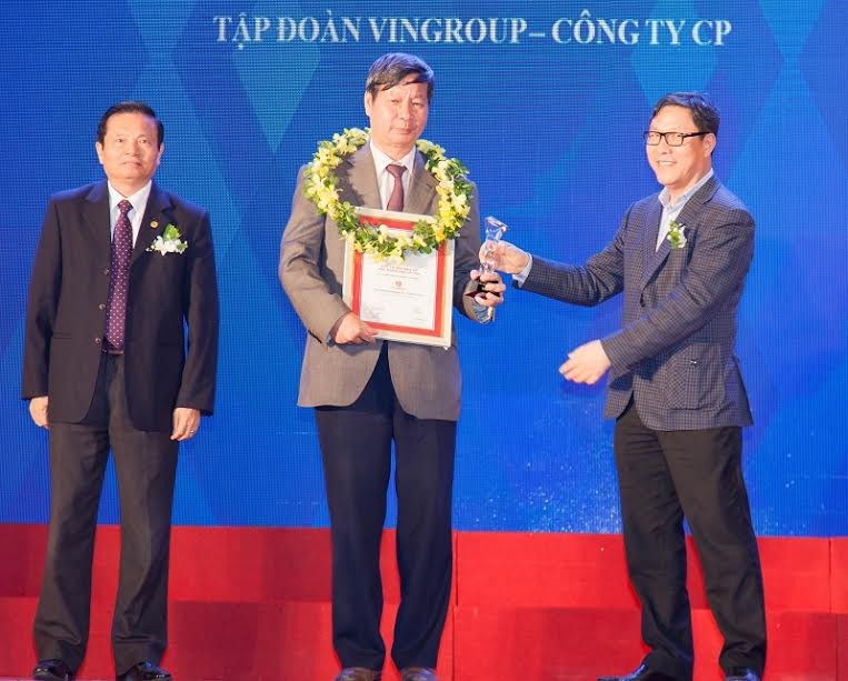 Tập đoàn Vingroup đã được bình chọn là doanh nghiệp đứng số 1 trong Top 10 chủ đầu tư bất động sản uy tín nhất Việt Nam năm 2017