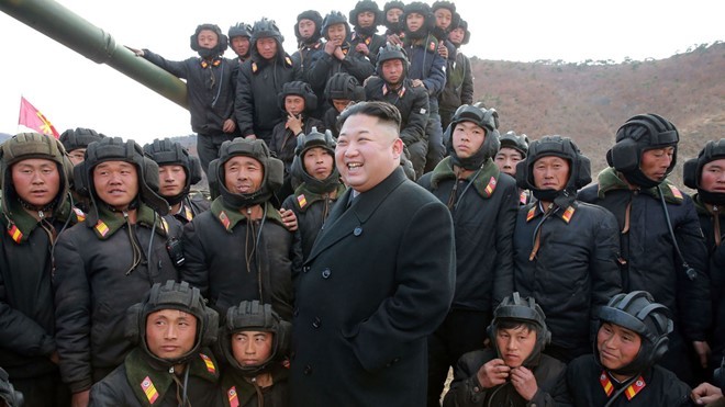 Ông Kim Jong Un thăm một đơn vị quân đội. Ảnh: Reuters.