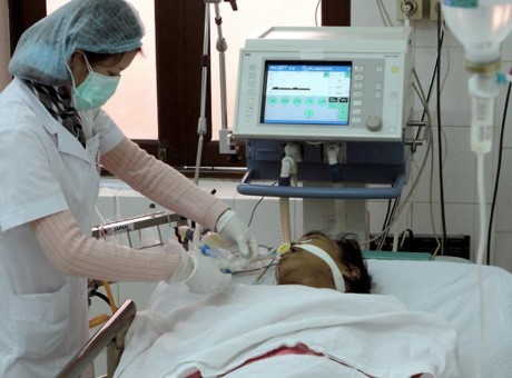 Chăm sóc bệnh nhân có biểu hiện kháng thuốc tại Khoa Truyền nhiễm, Bệnh viện bệnh Nhiệt đới Trung ương.