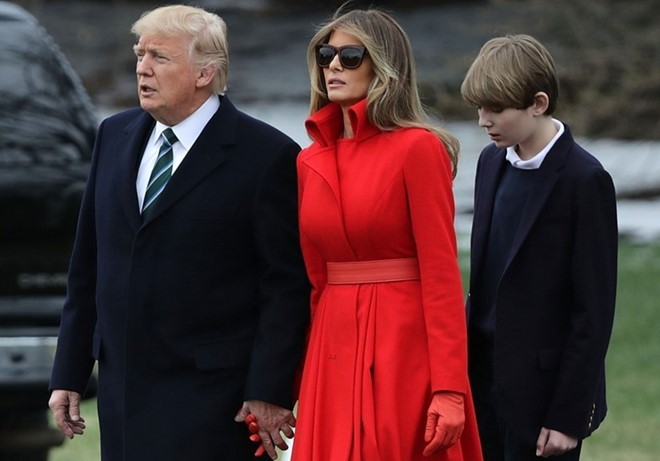 Gia đình ông Trump tại Nhà Trắng hồi tháng 3. Ảnh: AP.