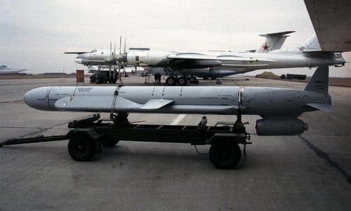 Tên lửa như Kh-555 cho phép oanh tạc cơ Nga tấn công mục tiêu từ xa. Ảnh: Blogspot.