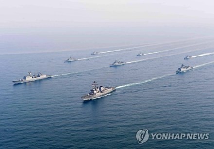 Tàu quân sự của Mỹ và Hàn Quốc trên biển Hoàng Hải. Ảnh: Yonhap