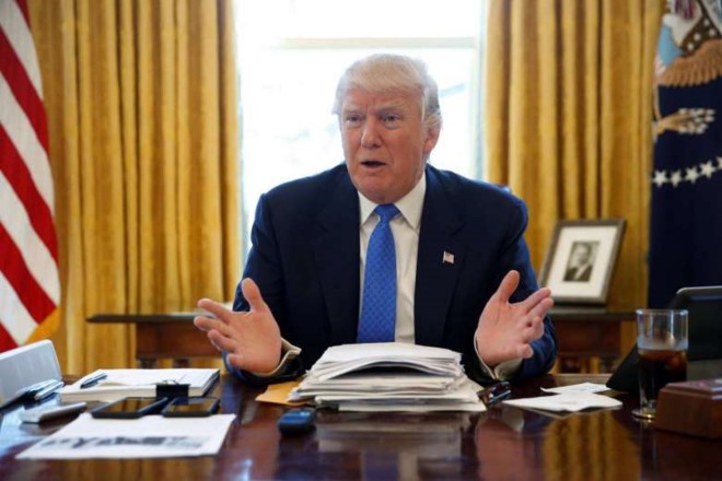 Ông Trump thường uống nước ngọt có ga khi làm việc ở Nhà Trắng. Ảnh: Reuters.