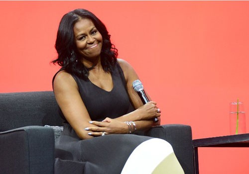 "Cuộc sống không có gánh nặng như cả thế giới đặt lên vai bạn thật là tốt!", bà Michelle Obama chia sẻ. Ảnh: CNN