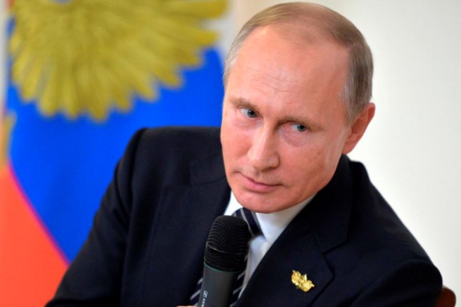 Sau Edward Snowden, Oliver Stone muốn làm phim về Tổng thống Nga Vladimir Putin. Ảnh: AP.
