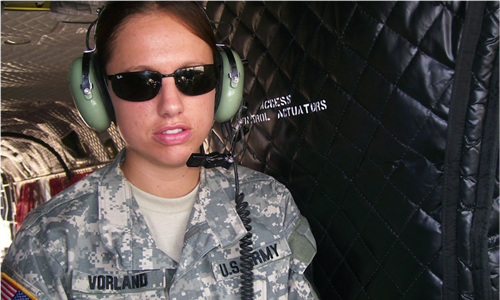 Một nữ binh sĩ Mỹ từng là nạn nhân của quấy rối tình dục trong quân đội. Ảnh: Reuters