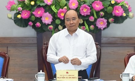 Thủ tướng Nguyễn Xuân Phúc phát biểu tại phiên họp Chính phủ thường kỳ tháng 4/2017
