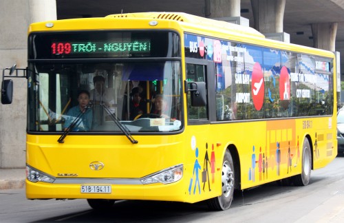Số tiền quảng cáo thu được trên 2.000 xe buýt tại TP HCM khoảng hơn 113 tỷ đồng mỗi năm. 
