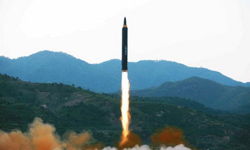 Lý do Triều Tiên phóng tên lửa bay cao tới 2.000 km