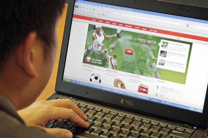 Phá đường dây cá độ bóng đá hơn 1.400 tỷ đồng trên mạng Internet