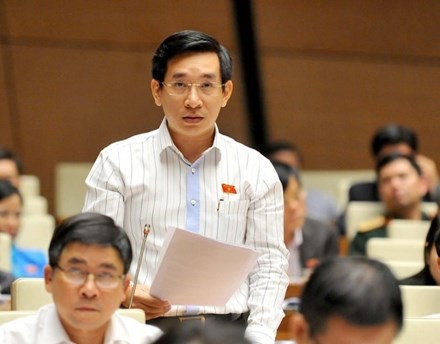 Đại biểu Nguyễn Văn Cảnh đề nghị sớm sửa đổi các quy định để thực hiện việc đấu giá biển số xe.