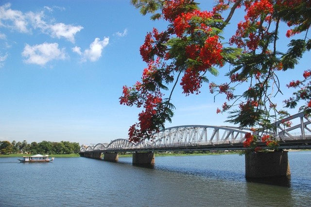 Sông Hương là trục chính trong quy hoạch phát triển đô thị Huế