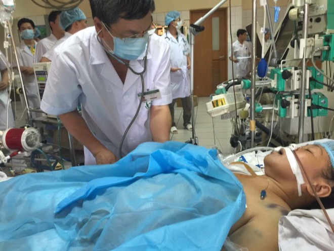 Bệnh viện Bạch Mai và Bệnh viện Hoà Bình đã và đang phối kết hợp chặt chẽ, tập trung mọi nguồn lực con người, máy móc, phương tiện tốt nhất có thể để cứu chữa bệnh nhân. 