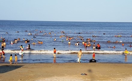 Bãi biển khu 2 Đồ Sơn, nơi 2 du khách đến từ Thanh Hóa gặp nạn.
