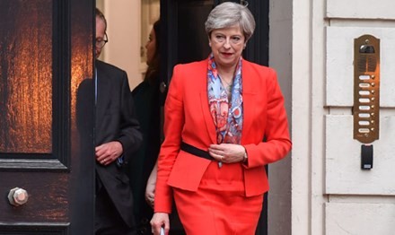 Thủ tướng Anh Theresa May hôm qua rời trụ sở đảng Bảo thủ ở London. Ảnh: Getty Images.