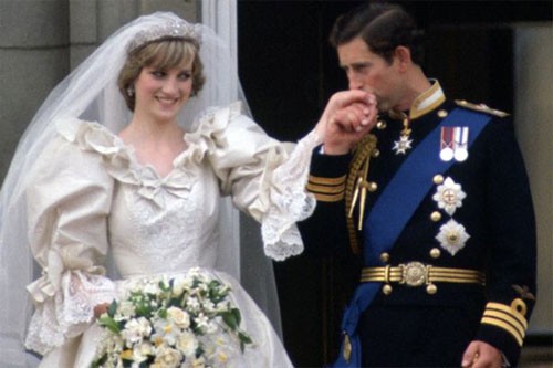 Trước đêm diễn ra đám cưới, cả Công nương Diana và Thái tử Charles đều chìm trong đau khổ.